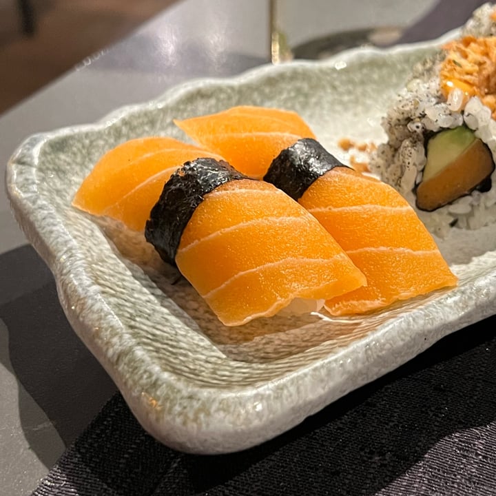 photo of Domò Sushi Nigiri salmone vegano shared by @m4ri0 on  25 Sep 2023 - review