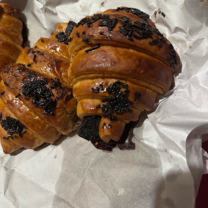 photo of Auroville Bakery Vegan Chocolate Croissant shared by @arjun04 on  12 Oct 2024 - review