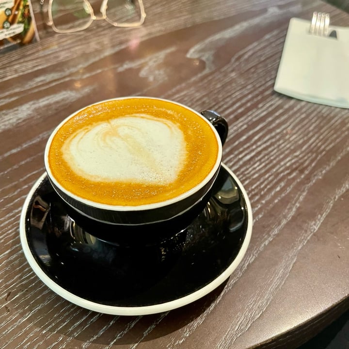 photo of Todd English Market and Pub Flat White with Almond Milk shared by @jeanne-marie on  16 Apr 2025 - review