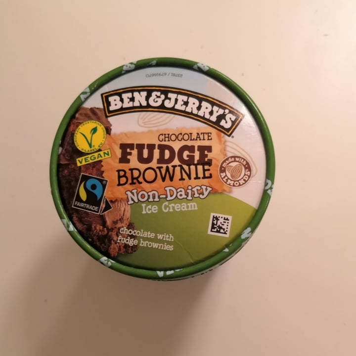 photo of Ben & Jerry's Chocolate Fudge Brownie Non-Dairy Ice Cream shared by @martdei on  02 Sep 2023 - review