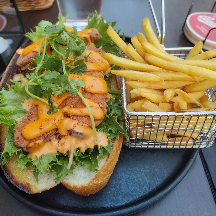 photo of The Red Lion Tempeh Sandwich shared by @sharasaur on  09 Sep 2025 - review