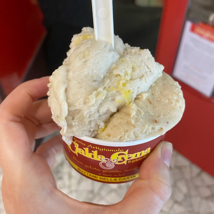 photo of Cialda e Crema | il gelato del Walter gelato banana e mandorla shared by @emmis on  12 Sep 2023 - review
