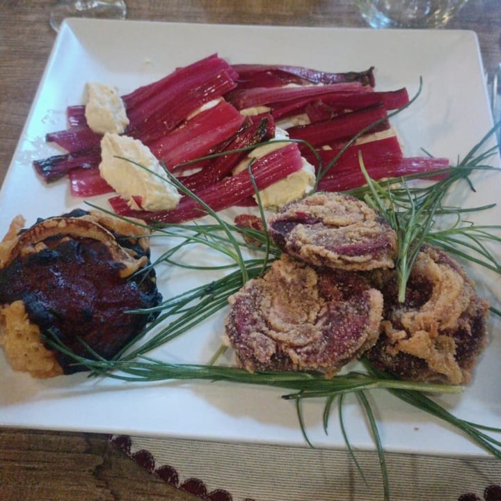 photo of Il Nocciolo Selvatico Ristorante a Sieti (SA) Cotolette di barbabietola shared by @viveregreenn on  16 Feb 2025 - review