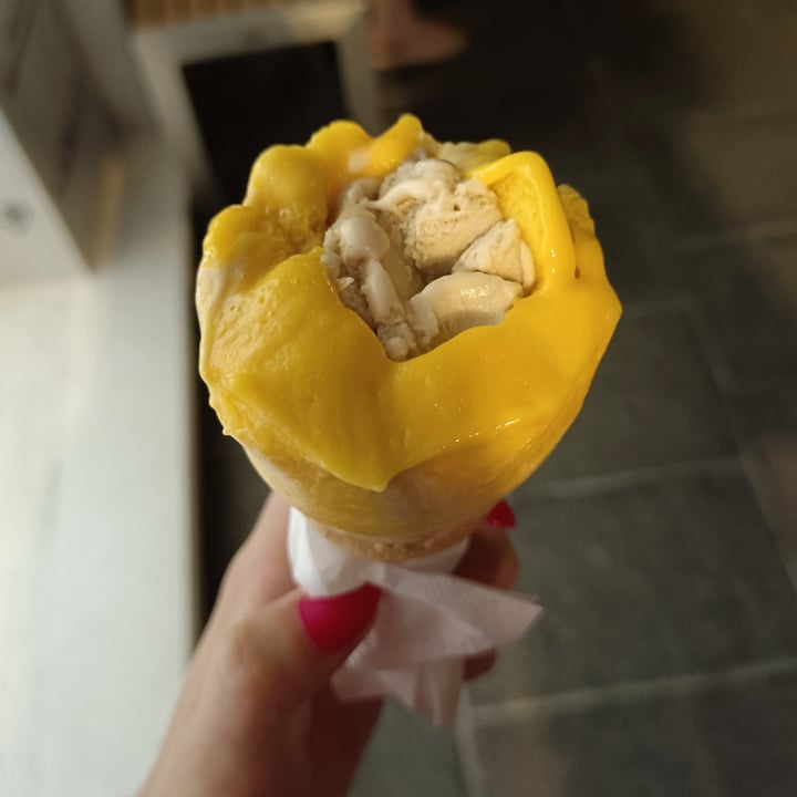 photo of Gelateria K2 Gelato mango e pistacchio shared by @bdpveg on  28 Jul 2025 - review