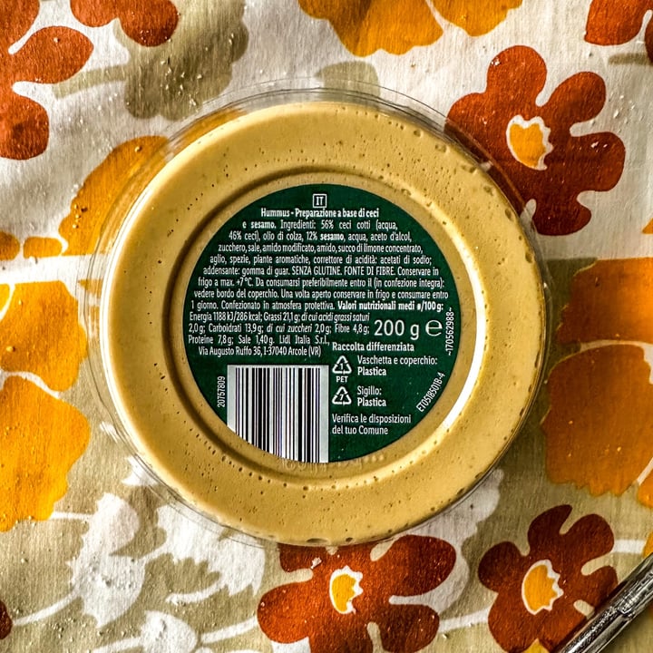 photo of Vemondo hummus classico shared by @silviadmb on  27 Apr 2024 - review