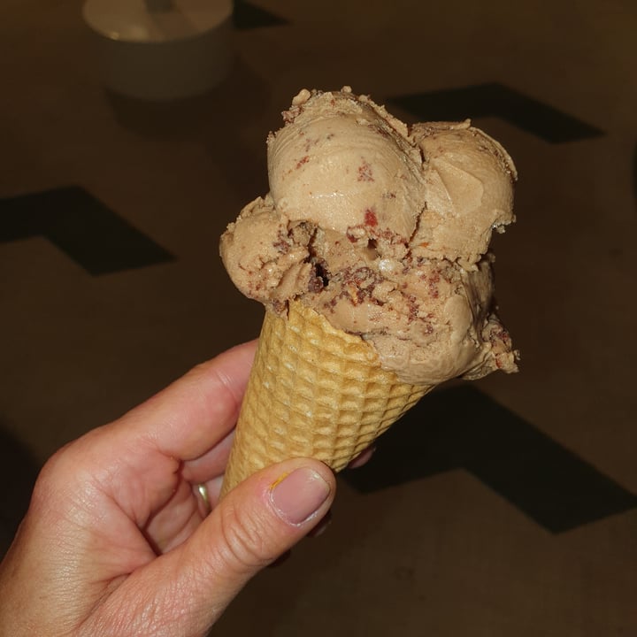 photo of Veganista/The LaLa icecream praliné flavour shared by @zianena on  22 Apr 2024 - review