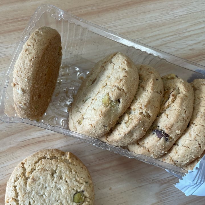 photo of The Bakehouse Vegan Raspberry & Pistachio cookies shared by @salsedine on  11 Sep 2025 - review