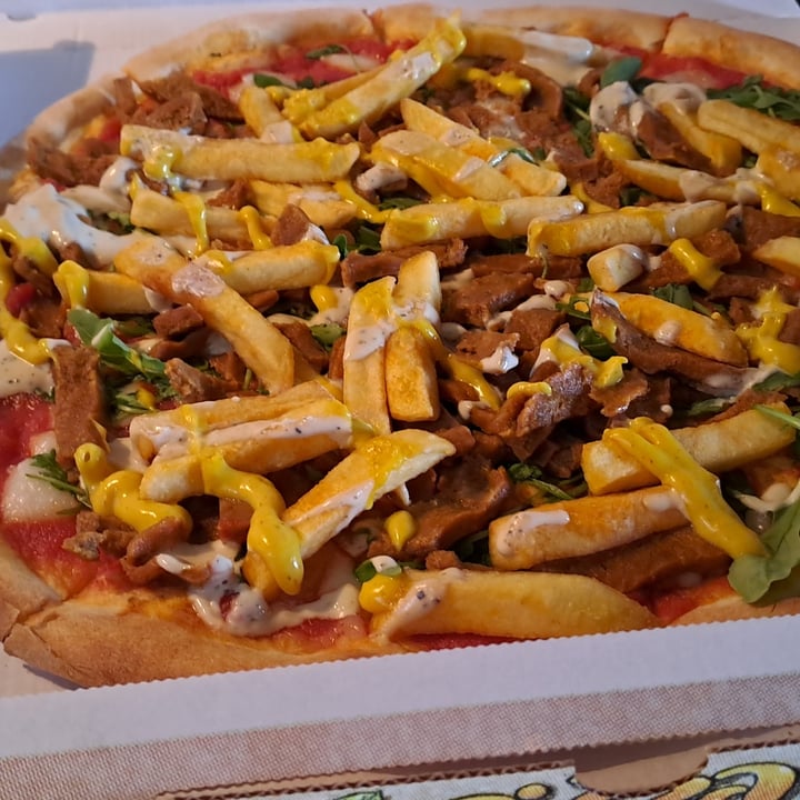 photo of Pizzeria-Kebab Monte Ararat (Vegano / Vegetariano) Pizza Voner Con Patatine shared by @kristhesfiguz on  31 Aug 2023 - review