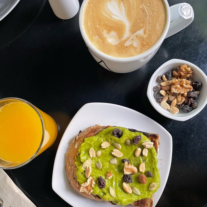 photo of Café Martínez Avocado Toast shared by @braldo on  31 Oct 2023 - review