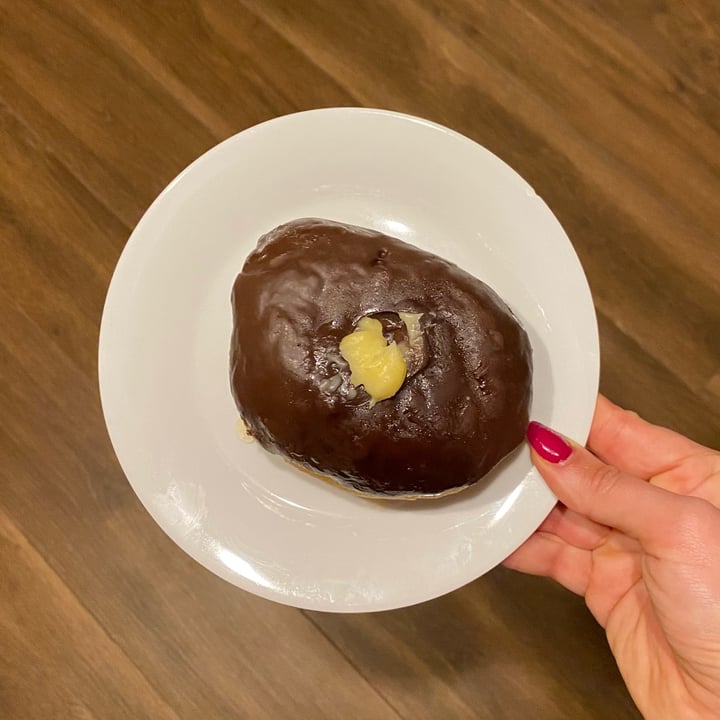 photo of Vonuts Vegan Donut Bomba Crema Y Choco shared by @tsarinaveg on  30 Jan 2024 - review