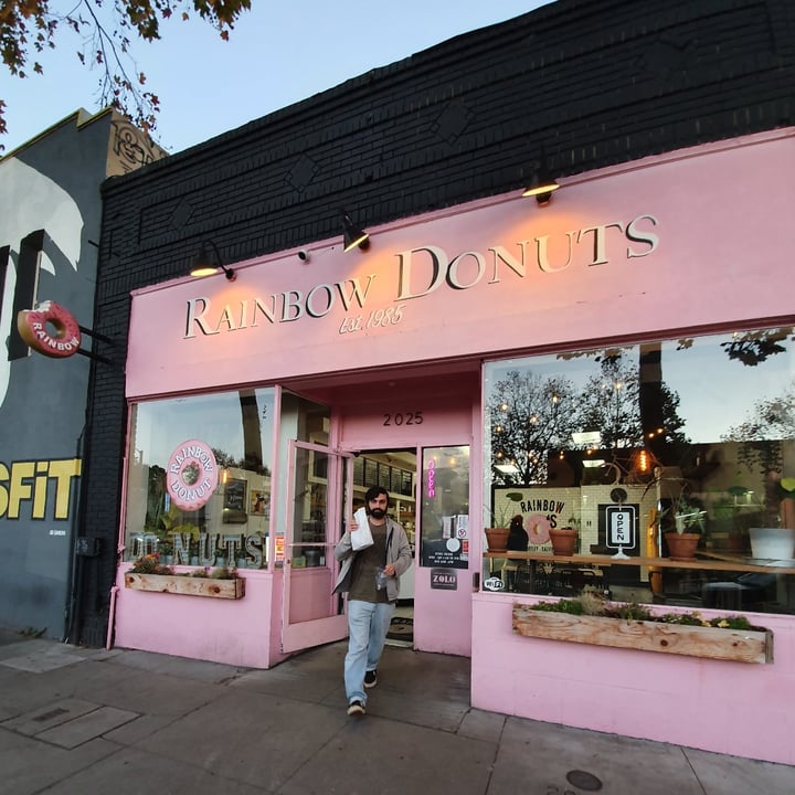 photo of Rainbow Donuts Vegan Lemon Poppy Seed Donut shared by @paniwilson on  20 Oct 2024 - review