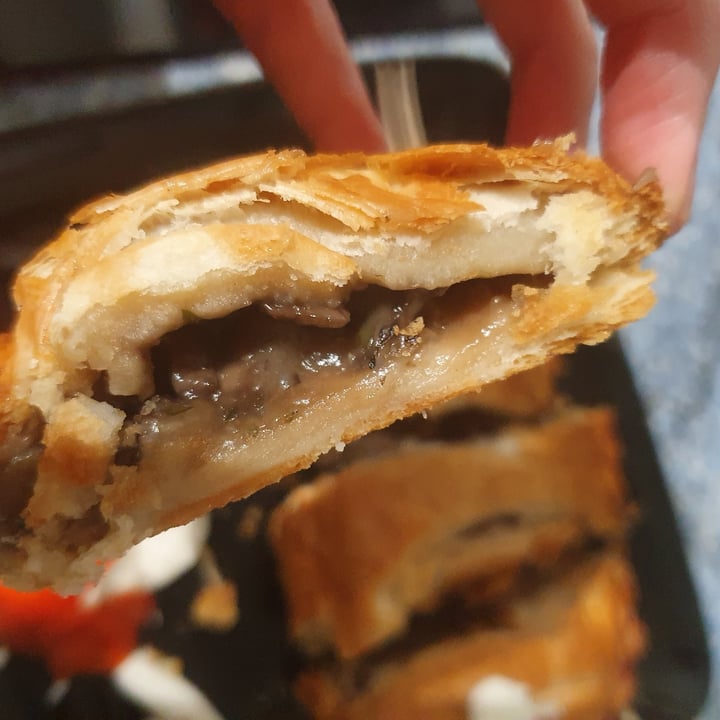 photo of Ginsters Creamy Garlic Mushroom Slice shared by @gembean on  04 Mar 2025 - review