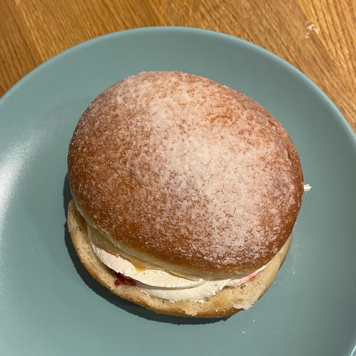photo of Delish Vegan Doughnuts Berlina shared by @quinn06 on  26 Aug 2025 - review
