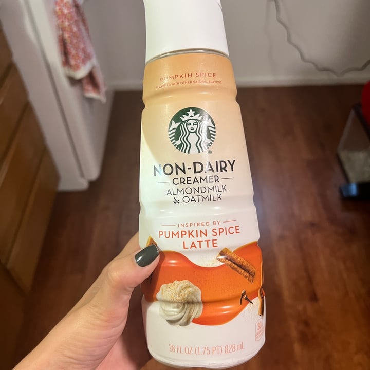 photo of Starbucks Non-Dairy Creamer Almondmilk and Oatmilk Pumpkin Spice Latte shared by @marykathryncs on  12 Sep 2023 - review