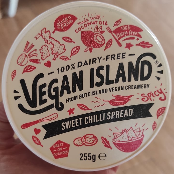 photo of Vegan Island formaggio spalmabile shared by @chickenlady on  18 Aug 2023 - review