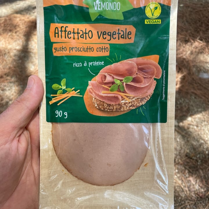 photo of Vemondo Affettato Vegetale Gusto Prosciutto Cotto shared by @tenny88 on  13 Aug 2025 - review