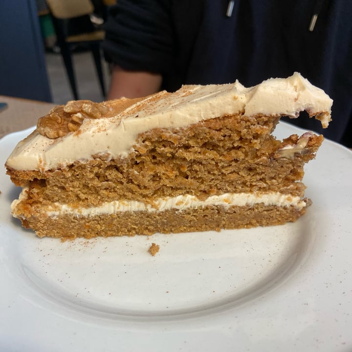 photo of Café Madrigal Tarta de zanahoria shared by @simonaalbanese on  09 Apr 2025 - review