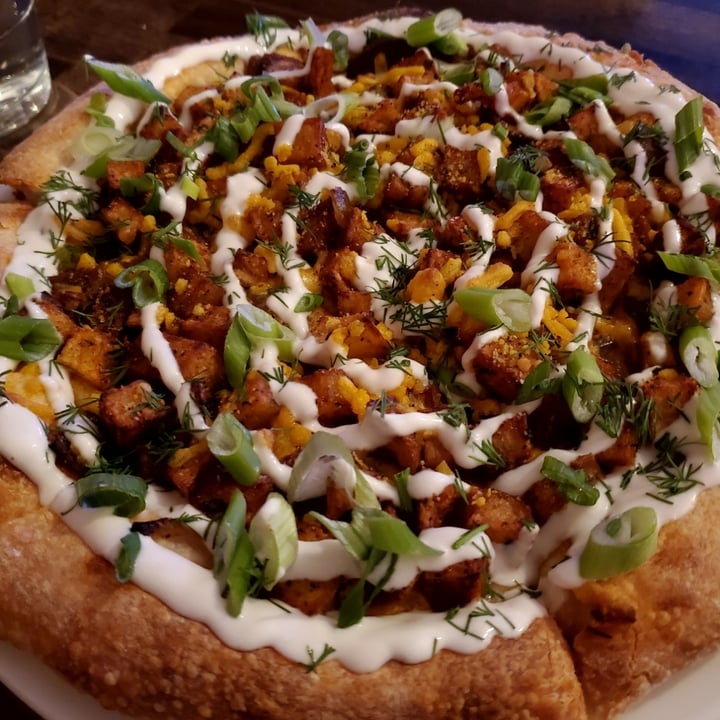 photo of Rise Above Pizza & Wings Pierogi Pizza shared by @whatacuriousnotion on  14 Dec 2023 - review