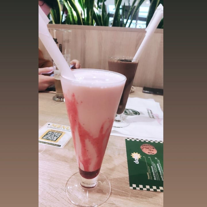 photo of Neat Burger Milano | Merlata Bloom strawberries & cream milkshake shared by @felika on  16 Jan 2024 - review