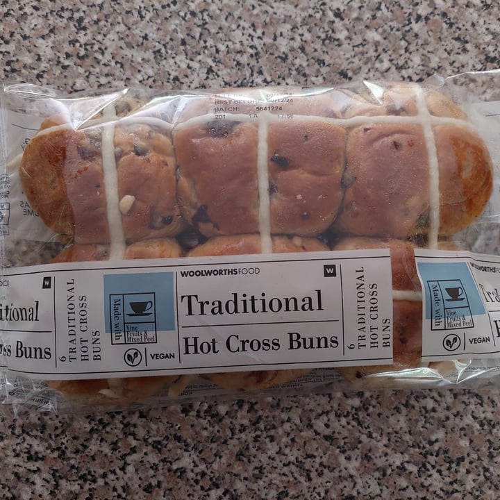 photo of Woolworths Food Traditional Hot Cross Buns shared by @hippiegirl on  07 Dec 2024 - review