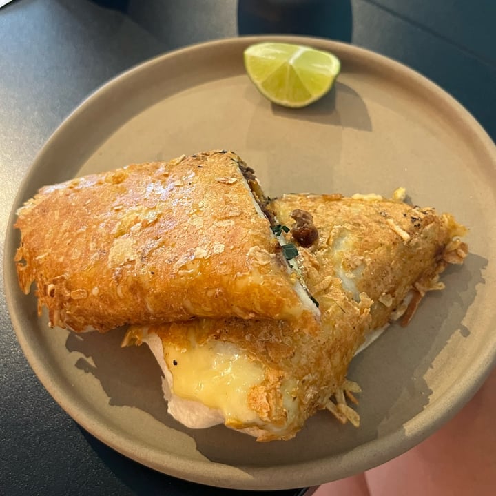 photo of VegCo. Restaurante Vegano Burrito de desayuno beyond con queso encima shared by @hippilin on  24 Aug 2023 - review