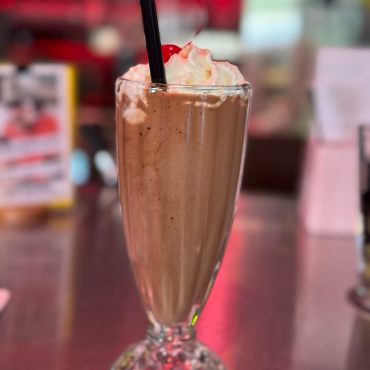 photo of Francis Burger Joint Chocolate Milkshake shared by @vlhrubcd522p on  27 May 2025 - review