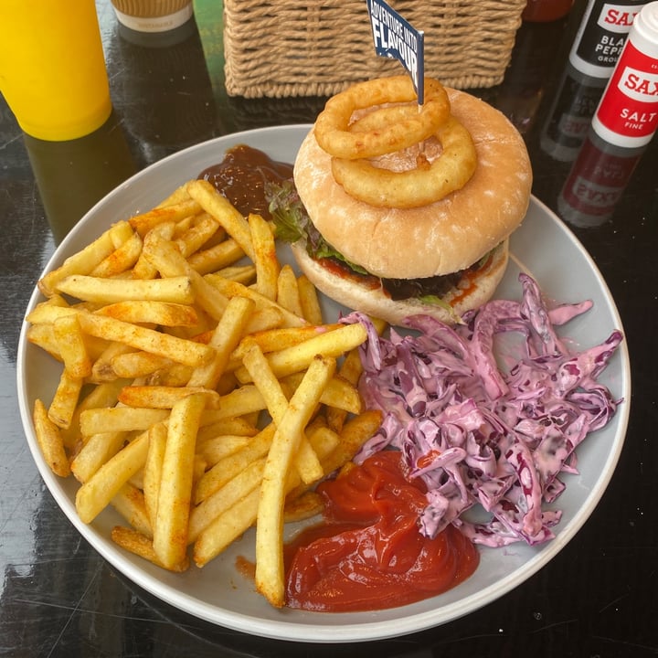 photo of Scoffs Feel Good Food Cheeze burger shared by @ailsakathleen on  27 Sep 2023 - review