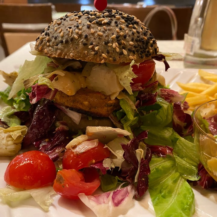 photo of Ristorante Pizzeria Il Braciere vegan burger shared by @whatthefuck on  11 Nov 2023 - review