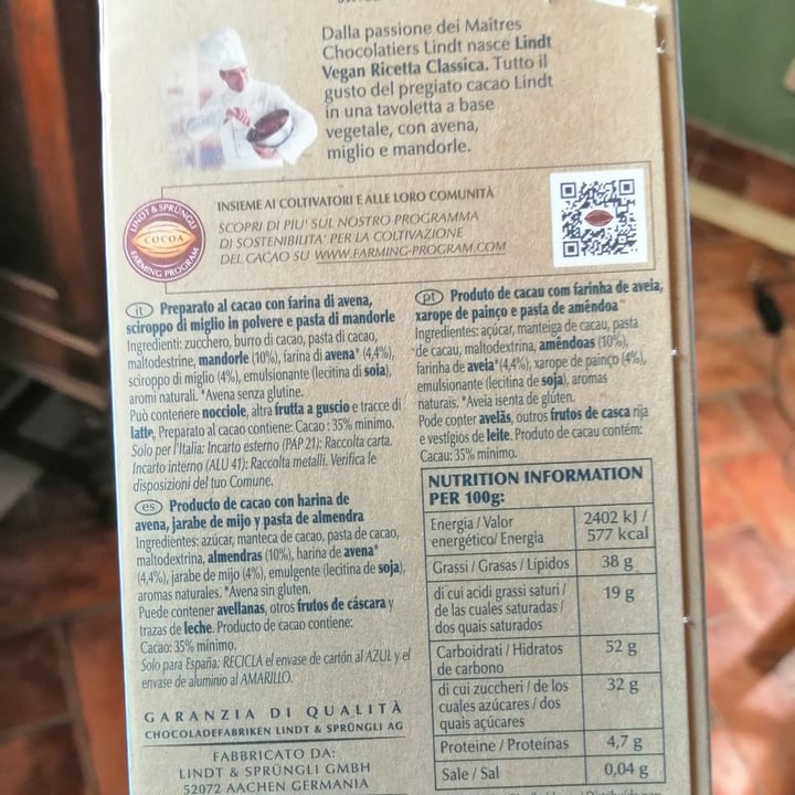 photo of Lindt vegan - Classic (Latte d'avena E Pasta di Mandorla shared by @anthe on  14 Oct 2024 - review