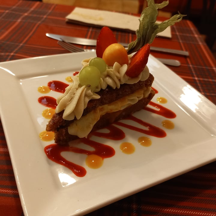 photo of Sabores de Sandra VEGAN Restaurant tarta de zanahoria shared by @ixb on  30 Sep 2023 - review