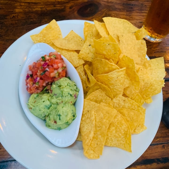 photo of Poe's Tavern pico & guac shared by @marymacw on  04 May 2024 - review