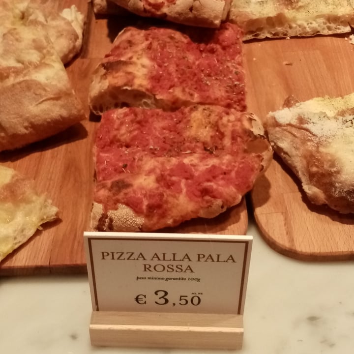 photo of Eataly Torino Lingotto pizza rossa alla pala shared by @valeveg75 on  26 Apr 2024 - review
