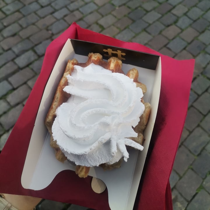 photo of Veganwaf' belgian waffle with whipped cream shared by @fradora on  13 Oct 2023 - review