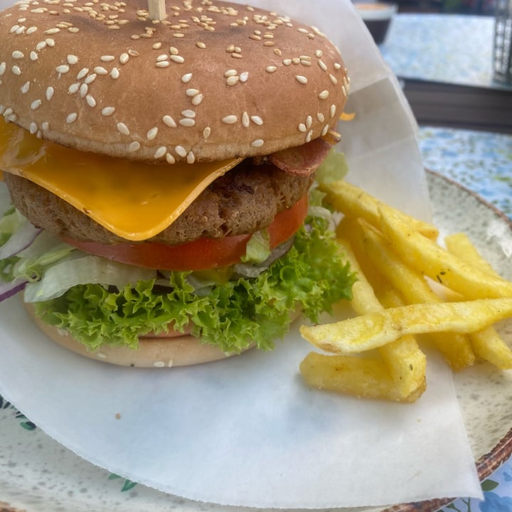 photo of Big Vegan Vacon Burger shared by @viq on  05 Nov 2023 - review