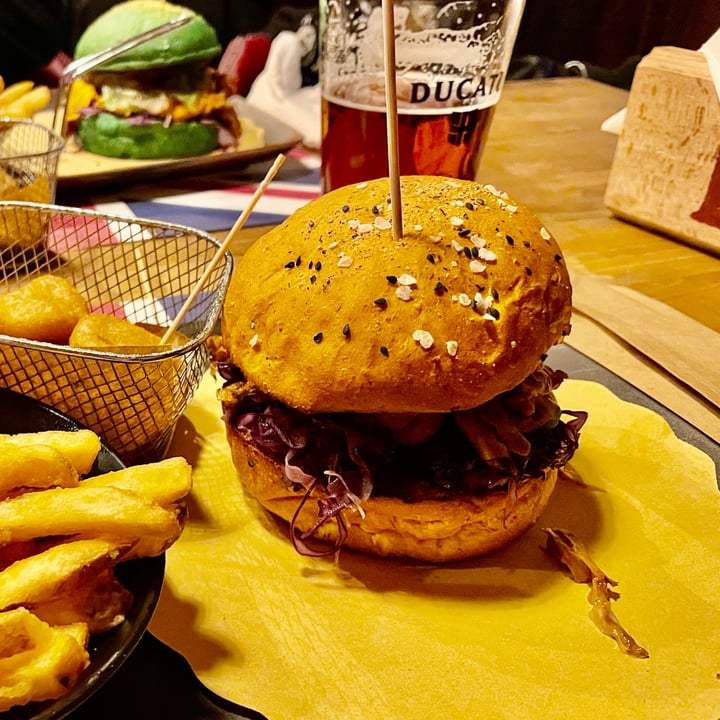 photo of Old England Pub - Pub Birreria Padova Pulled pork vegan shared by @tenny88 on  26 Mar 2024 - review