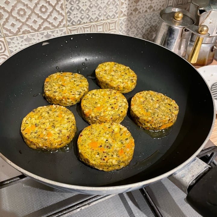 photo of Garden Gourmet miniburger con carote broccoli bulger e quinoa shared by @pomeziajones on  13 Sep 2023 - review