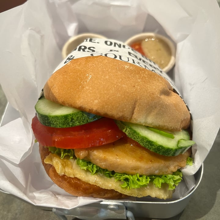 photo of VEGANBURG Woodleigh Hainanese Chickenless Burger shared by @soy-orbison on  26 Nov 2023 - review