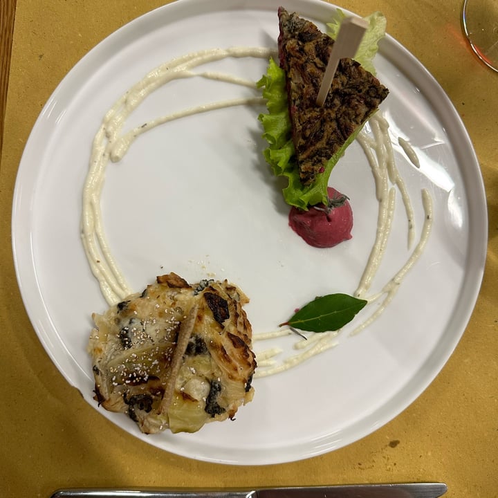 photo of Il Profumo Della Freschezza Sandwich di ceci alle rosole e radicchio e Sformato gratinato di cappuccio e cavolo nero shared by @beem on  28 Apr 2024 - review