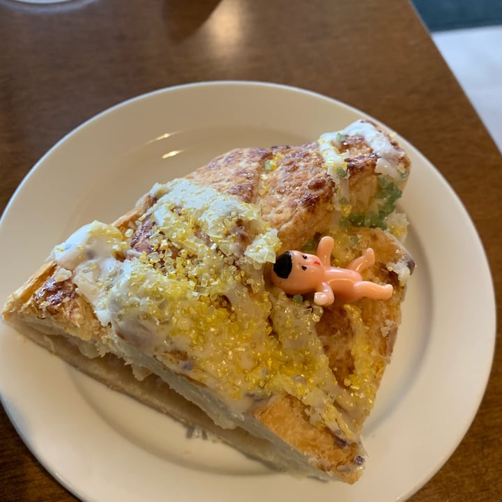 photo of End Of The Line Cafe King Cake shared by @possumandpalmetto on  04 Feb 2024 - review