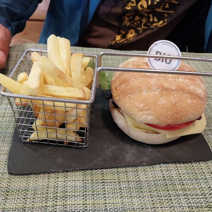 photo of Izzys Market tempehyakiburguer shared by @lepr on  02 Sep 2024 - review