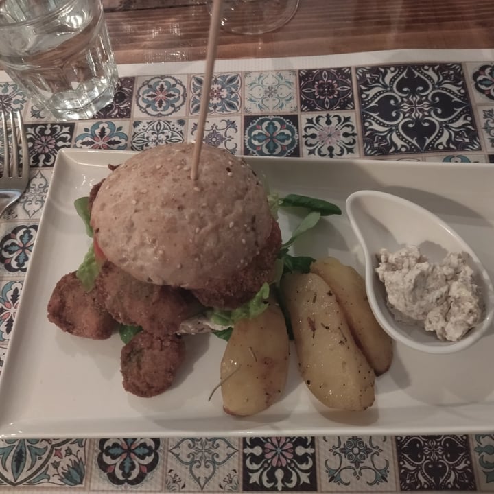 photo of Status Quo Burger di fungo panato shared by @alessiadb on  01 Oct 2023 - review