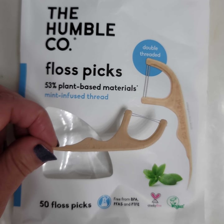 photo of The Humble Co. Mint floss sticks shared by @vegronica on  23 Apr 2024 - review