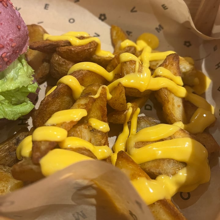 photo of Flower Burger Patate con salsa cheesy shared by @gaiap on  05 Apr 2024 - review