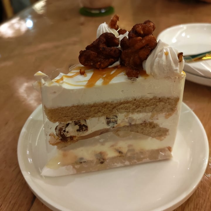 photo of Brown Poodle Cafe Salted Caramel Walnut Cake shared by @stevenneoh on  15 Oct 2023 - review