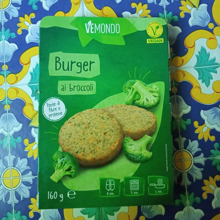 photo of Vemondo Burger Ai Broccoli shared by @costruirecollego on  05 May 2024 - review