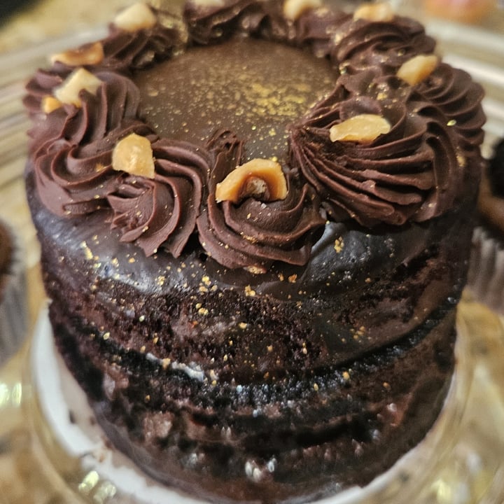 photo of Woolworths Food Chocolate & Hazelnut Gift Cake shared by @therush on  19 Nov 2024 - review