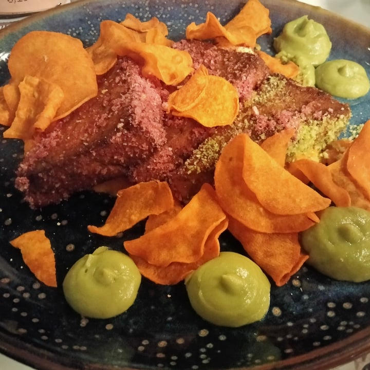 photo of Romeow Cat Bistrot Tofu bio Otani su crema di avocado, chips e purea di patata dolce agrumata shared by @fiorinica on  04 Oct 2024 - review