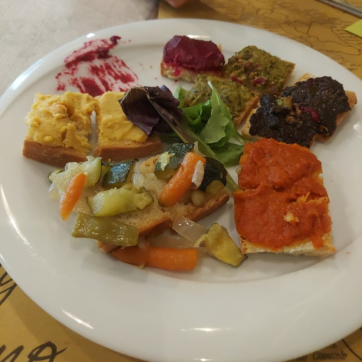 photo of Nirvana Ristorante Firenze crostini alla vegetariana shared by @dargina90 on  20 Sep 2025 - review