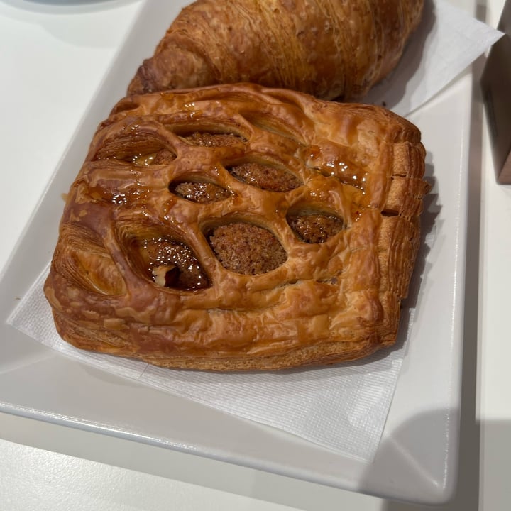 photo of Atelier del Gusto - Pasticceria, Caffetteria e Cioccolateria Scrigno noci pecan e acero shared by @malegria on  03 Sep 2025 - review