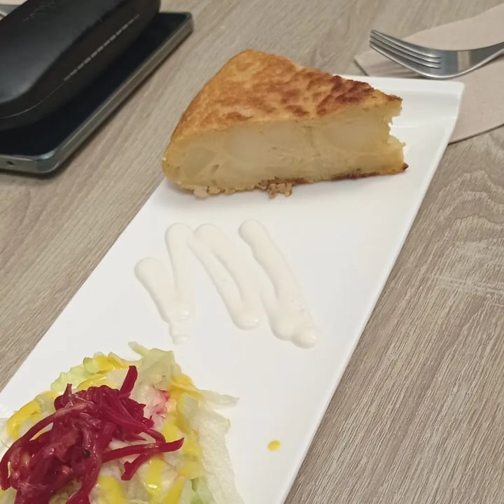 photo of Veganitessen Tortilla de patatas clásica shared by @nuriawashungry on  24 Apr 2024 - review